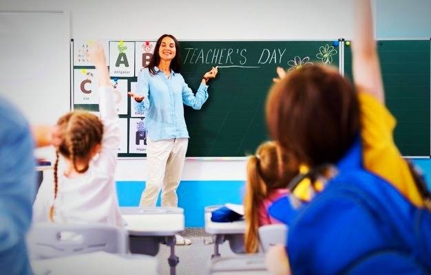مفهوم معلم در نقش کوچ چیست؟